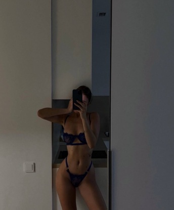 Анисия, 23